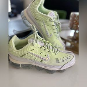 Size 9W Nike VaporMax 360 Mint Green